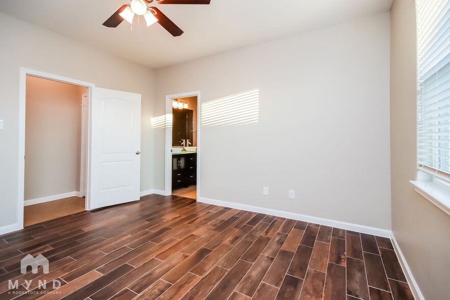 Building Photo - 6510 Pine Tree Dr