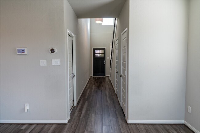 Building Photo - 7010 Silverleaf Oak St