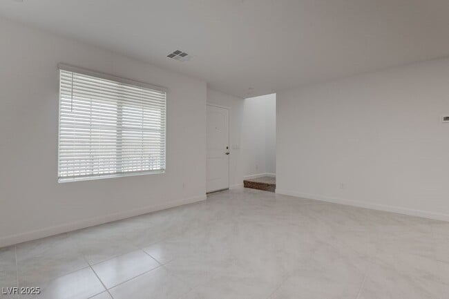 Building Photo - 933 Watford Pl