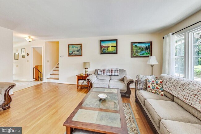 Building Photo - 806 Hope Ct