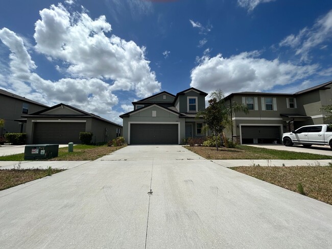 Building Photo - Immaculate 5 Bedroom 2.5 Bathroom Home in ...