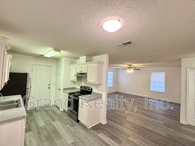 Building Photo - 5574 Econfina St