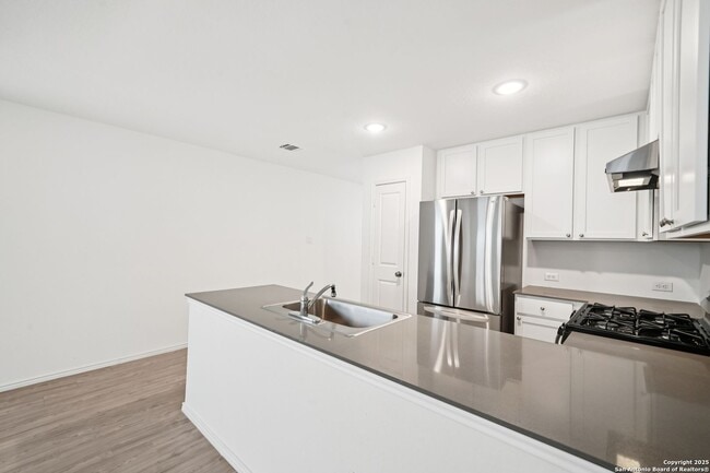 Building Photo - BEAUTIFUL 4-BEDROOM HOME AT THE SILOS