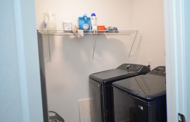 Building Photo - 1906 Rena Ln