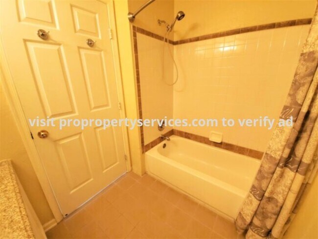Building Photo - Beautiful Top Floor Garden Condo In Frederick