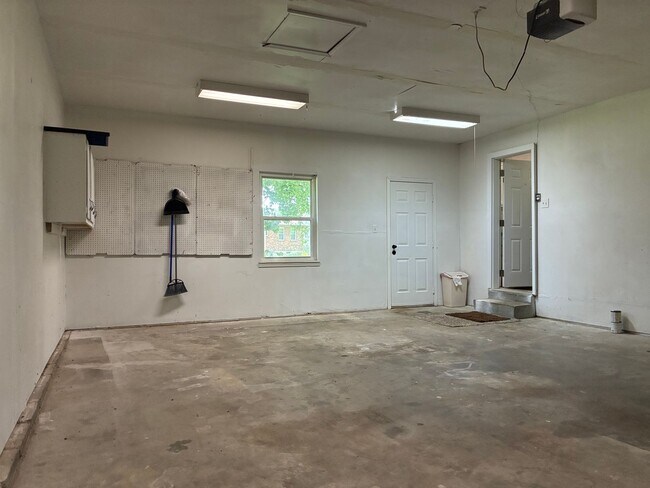 Building Photo - 964 Timberwood Dr