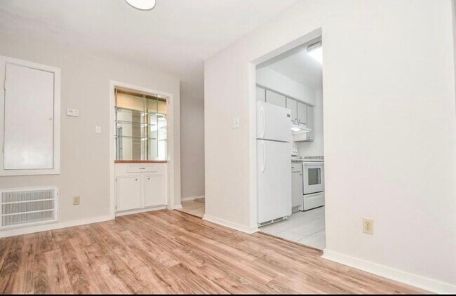 Building Photo - 2333 Bering Dr