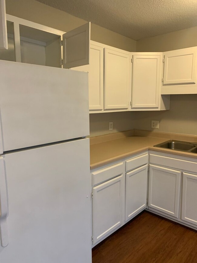 Building Photo - 4948