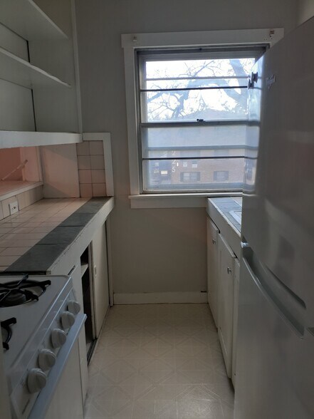 Building Photo - 1228 Ratone St