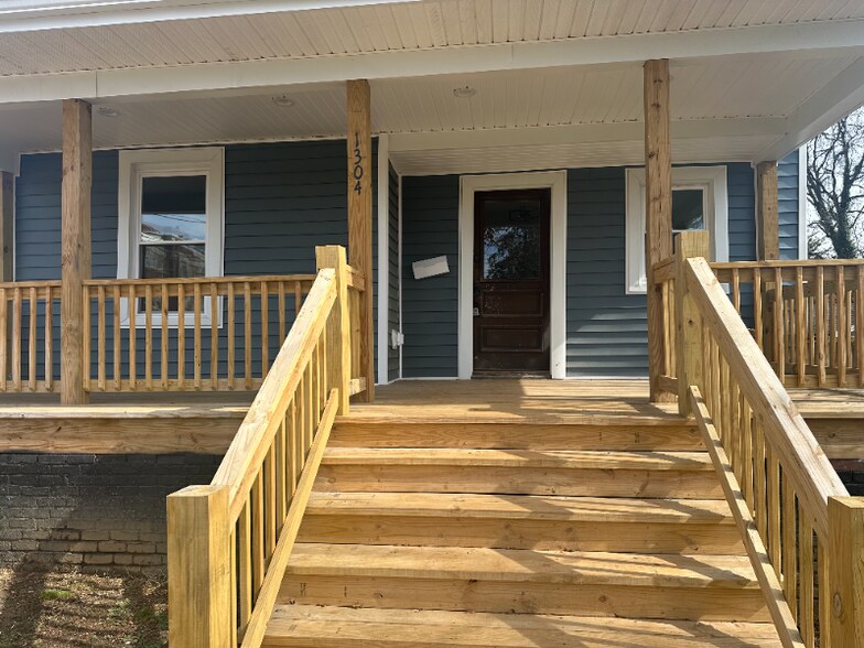 Building Photo - 1304 Floyd St