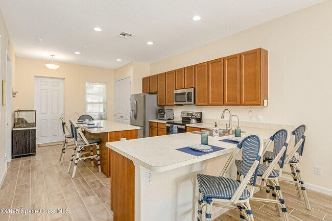 Building Photo - 724 Carlsbad Dr