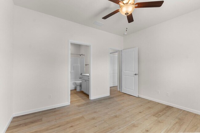 Building Photo - 1112 Bertling St