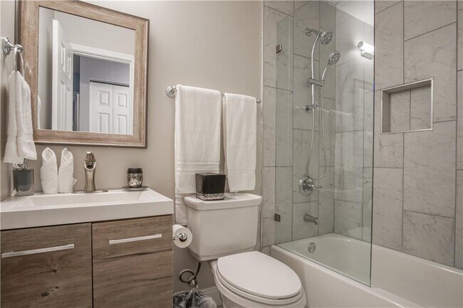 Building Photo - 2640 Casher Dr