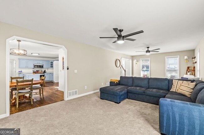 Building Photo - 552 Magnolia Dr