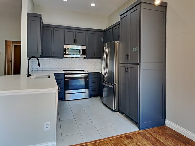 Building Photo - 250 Pinyon Ln