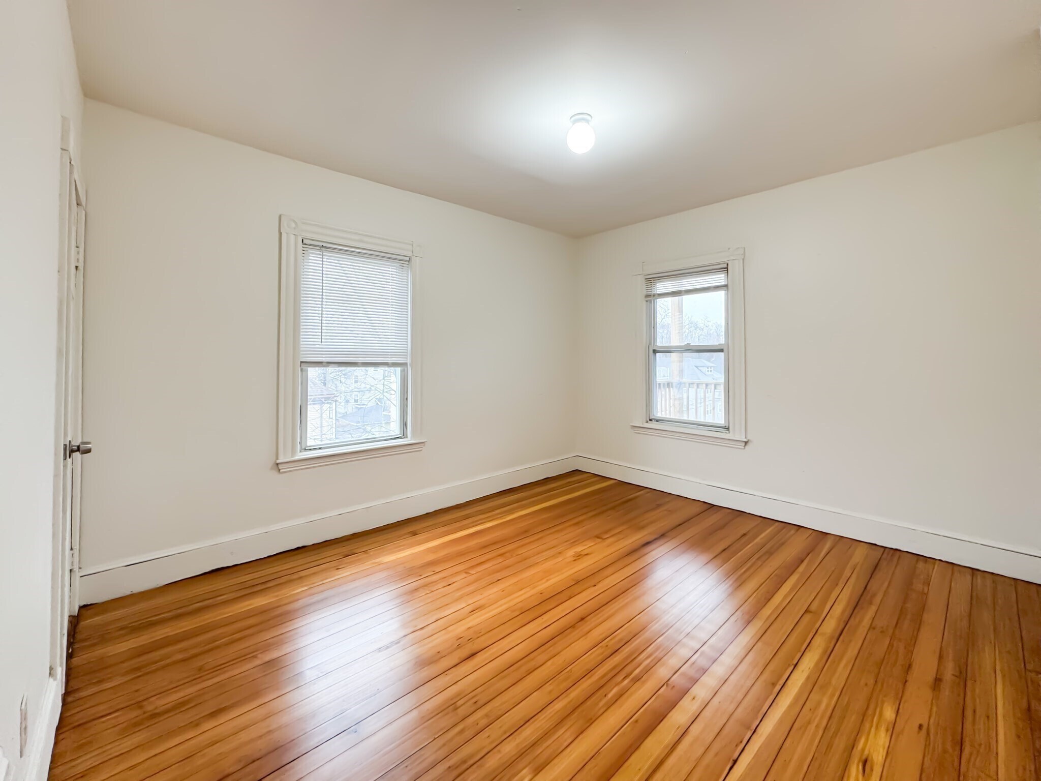 Building Photo - 620 River St