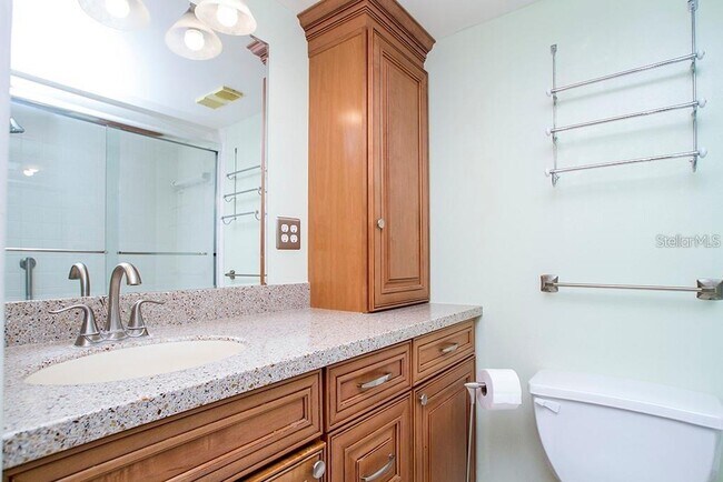 Building Photo - 2900 Cove Cay Dr