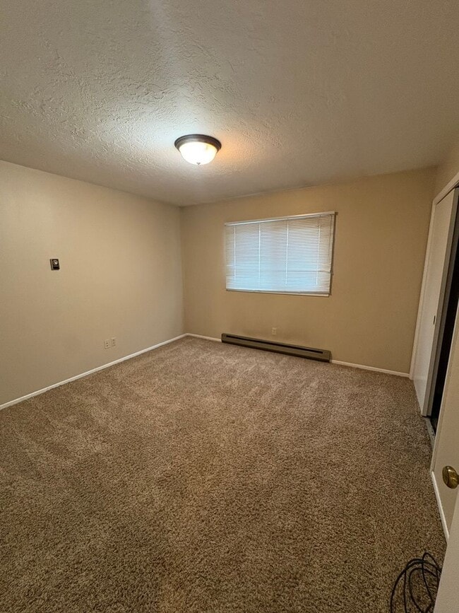 Building Photo - 2 Bedroom Condo