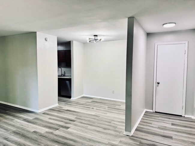 Building Photo - 1208 Schaub Dr
