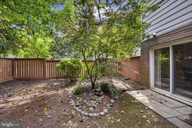Building Photo - 7401 Crestberry Ln