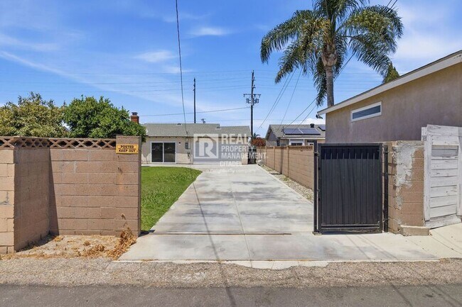 Building Photo - 5082 Edinger Ave