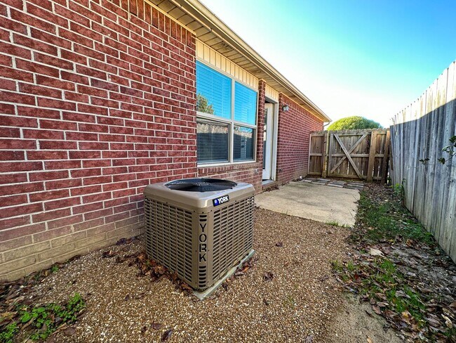 Building Photo - 1444-1446 N Dawn Drive