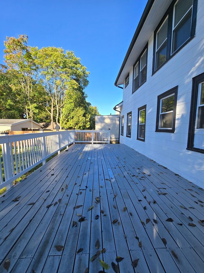 Building Photo - Gorgeous 4 or 5 bed 3.5 Bath in Madisonville!!