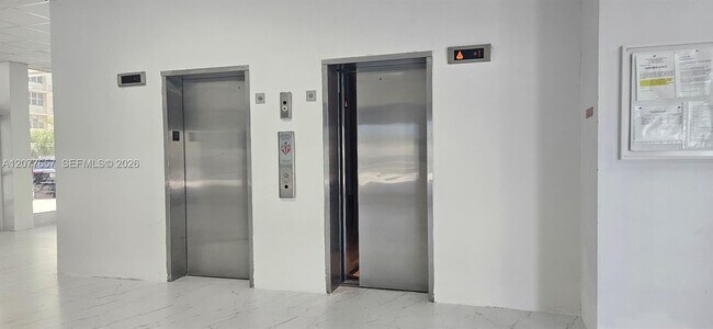 Building Photo - 1801 S Ocean Dr