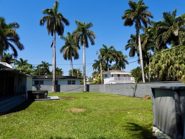 Building Photo - 715 Hollywood Blvd