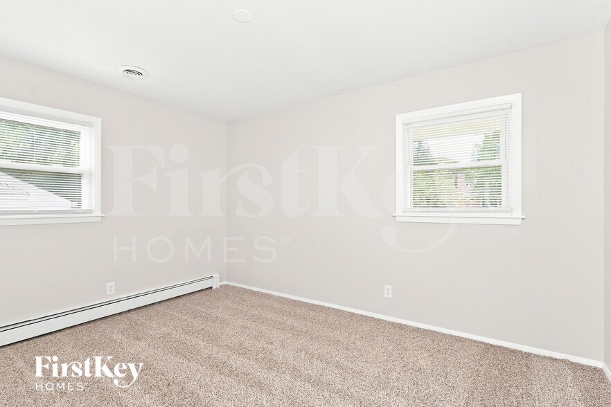 Building Photo - 401 Longview Dr