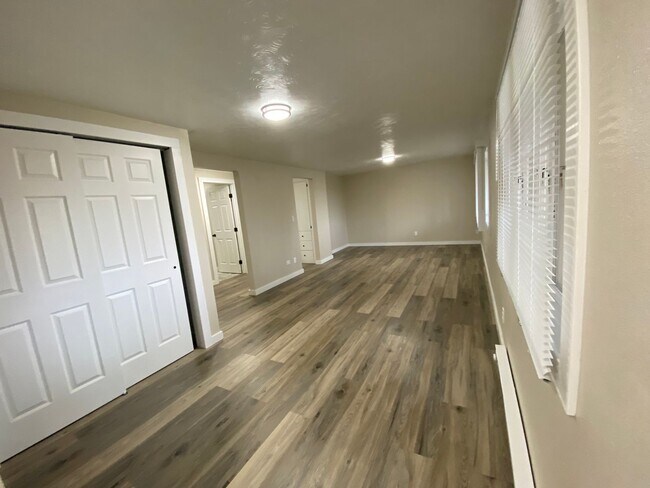Building Photo - RENOVATED 1BD/1BA LOWER SOUTH HILL APT | A/C | DW | PET FRIENDLY | AVAIL UPON REQUEST