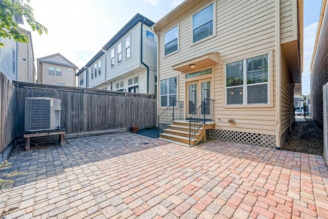 Building Photo - 5708 Petty St