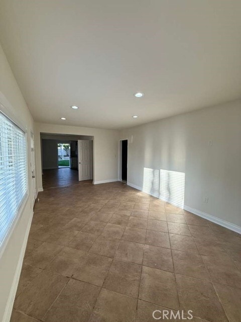 Building Photo - 6576 Lorena Ave