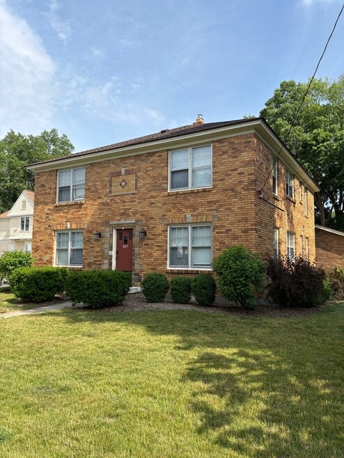 Building Photo - 425 Lyon St NE