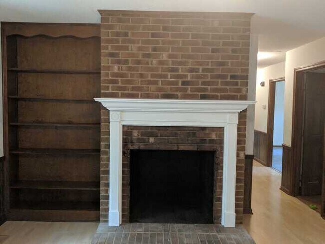 Building Photo - 144 Fern Forest Dr