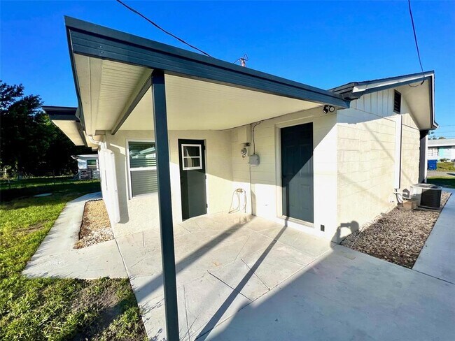 Building Photo - 3543 Kingsbury Dr