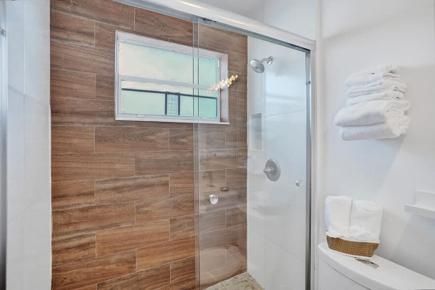 Building Photo - 3215 NE 7th St