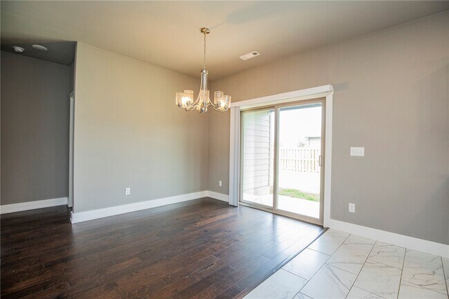 Building Photo - 2659 N Justin Dr