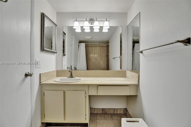 Building Photo - 1201 S Ocean Dr