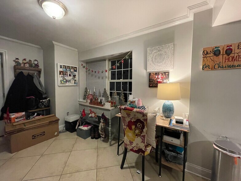 Primary Photo - 412 Sommerville Plz