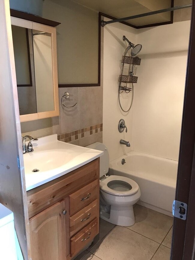 Building Photo - CONVENIENTLY LOCATED 1 BEDROOM / 1 BATH APARTMENT AVAILABLE NOW!