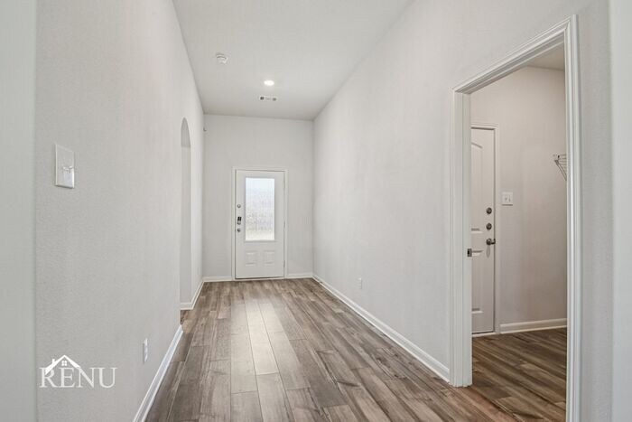 Building Photo - 304 Blue Buffalo St