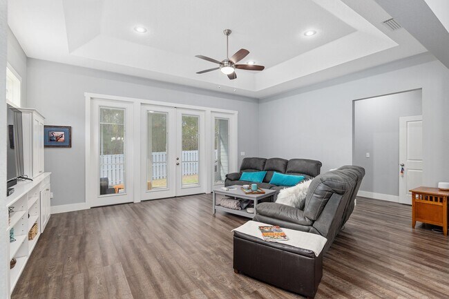 Building Photo - Stunning South Pointe 4/3 Home with Solar ...