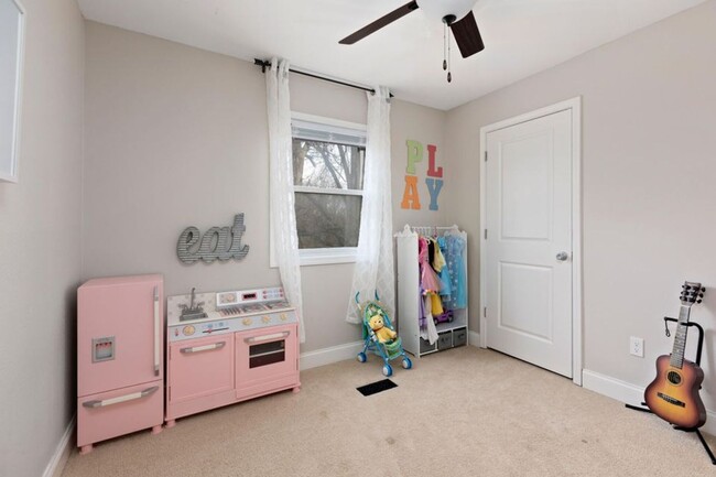 Building Photo - Beautiful Single Family Home