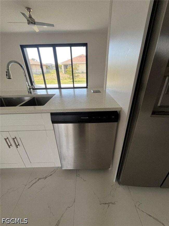 Building Photo - 1832 NW 22nd Pl