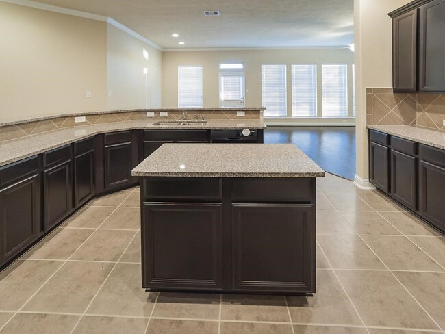 Building Photo - 25915 S Lakefair Dr