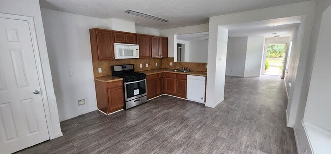 Building Photo - 3411 Legends Wild Dr