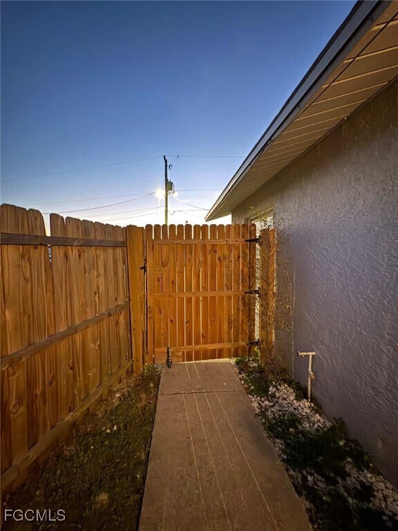 Building Photo - 18645 Holly Rd