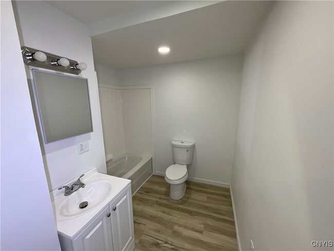 Building Photo - 459 Holly St