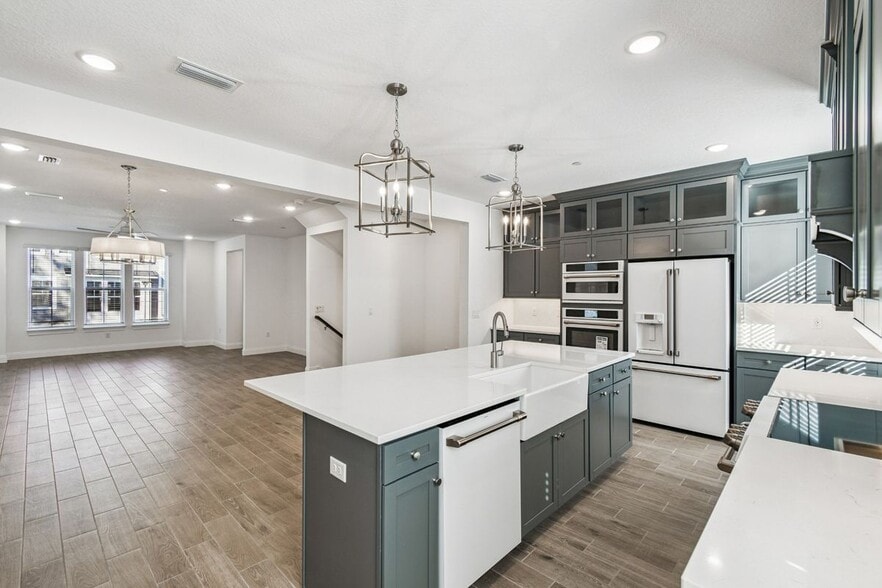 Building Photo - 1927 Risby Aly